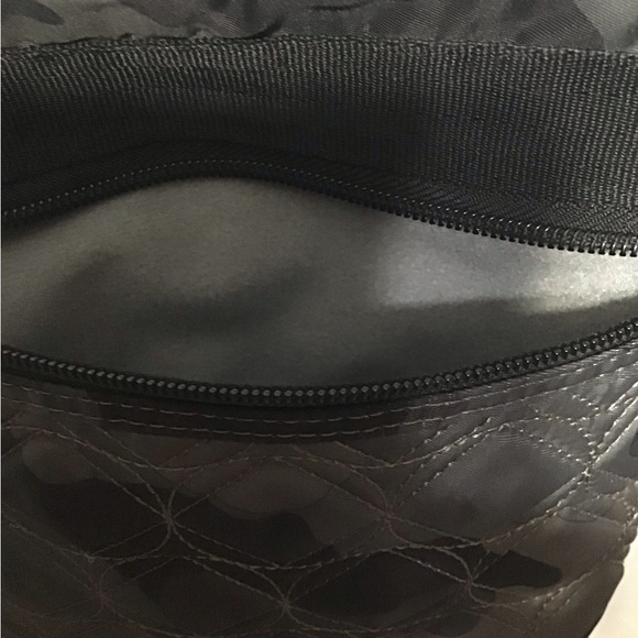 Lug Skipper Adjustable Crossbody Bag, Purse, Quilted Camo Design RFID - Picture 5 of 10